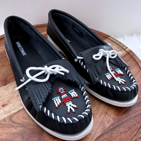 Minnetonka Shoes - Minnetonka Moccasins dark blue Leather Beaded Bird Fringe Moccasin Shoes Size 10